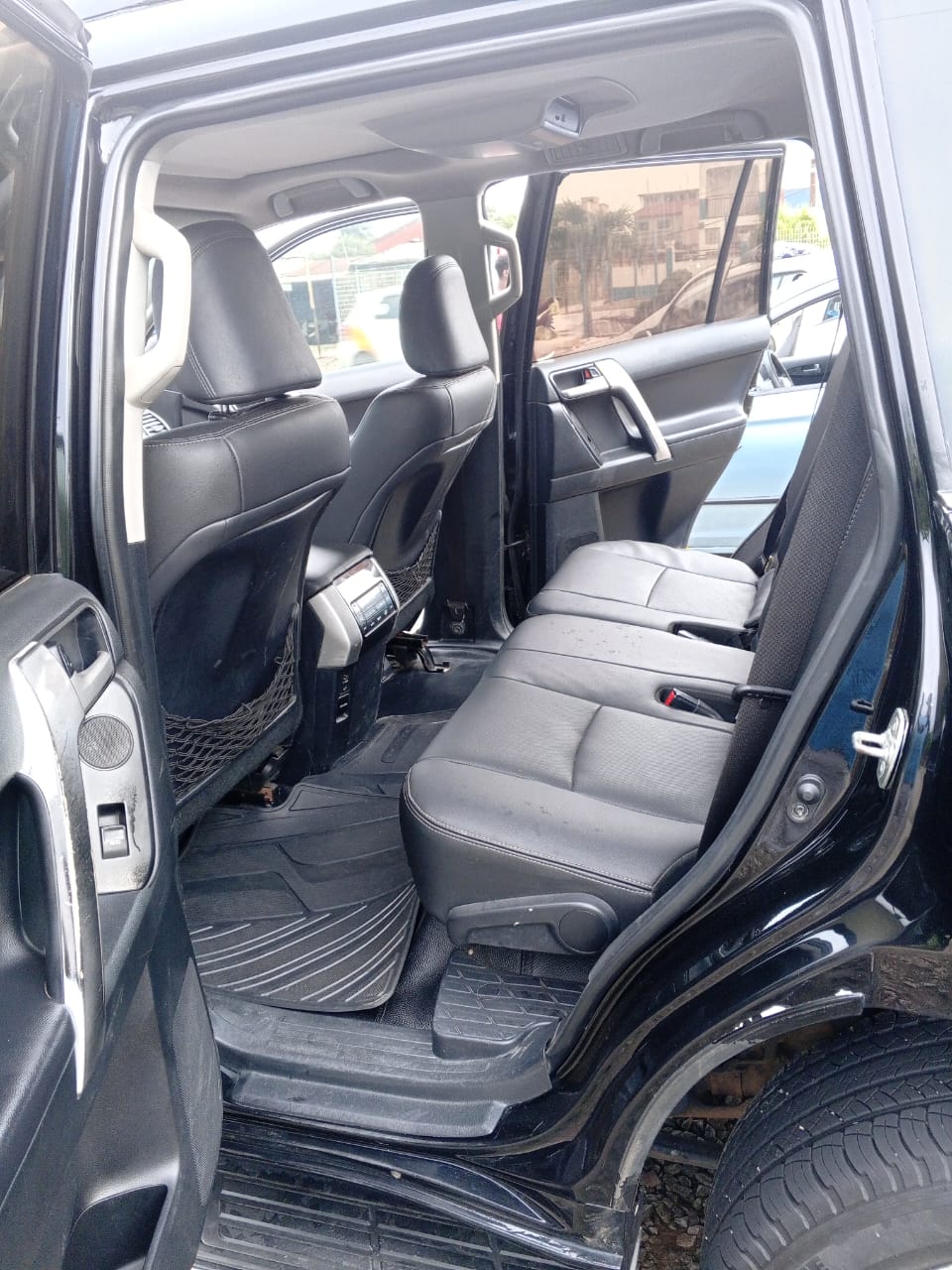 prado black interior